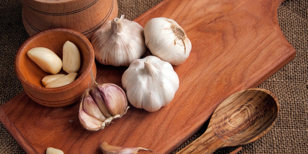 Wie man Knoblauch lagert und ihn frisch hält | FoodPal