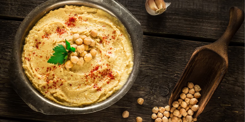 Hummus mit gegrilltem Gemüse