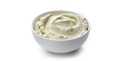 Serek śmietankowy z ziołami (40% tłuszczu w suchej masie)