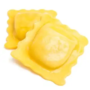 Ravioli con ripieno di formaggio e spinaci