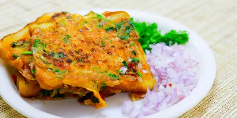 Colorful omelet on wholemeal bread