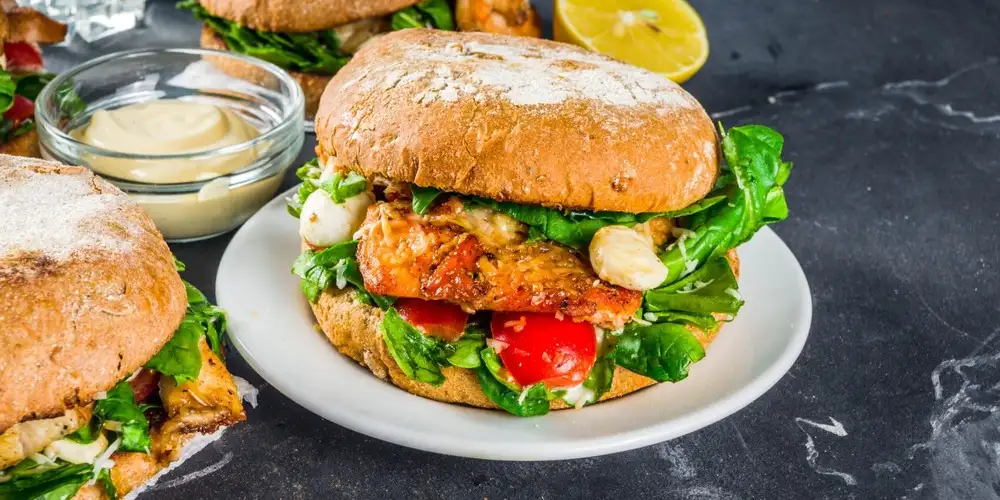 Tuna burger - recipe | FoodPal