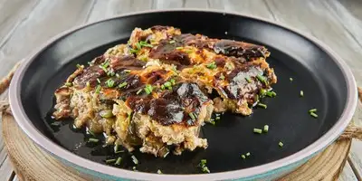 Casseruola a basso contenuto di carboidrati con formaggio feta (vegetariano)