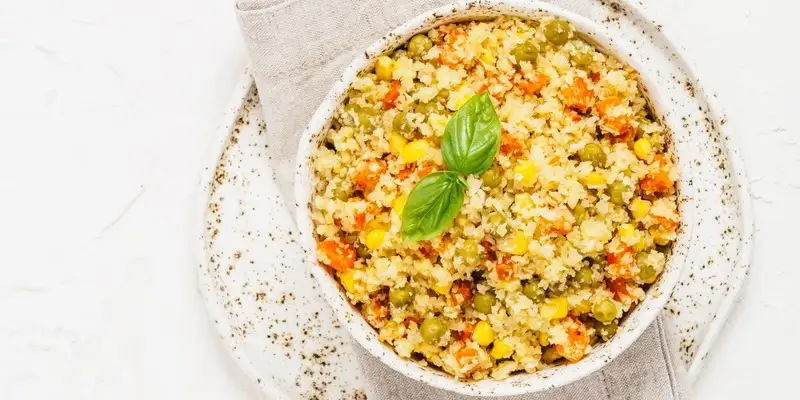 Arroz de coliflor con verduras Arroz de coliflor con verduras