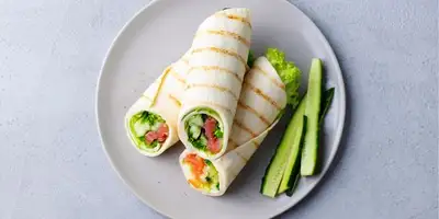 Wrap di avocado e salmone