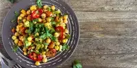 Kichererbsen-Paprika-Salat mit Schafskäse
