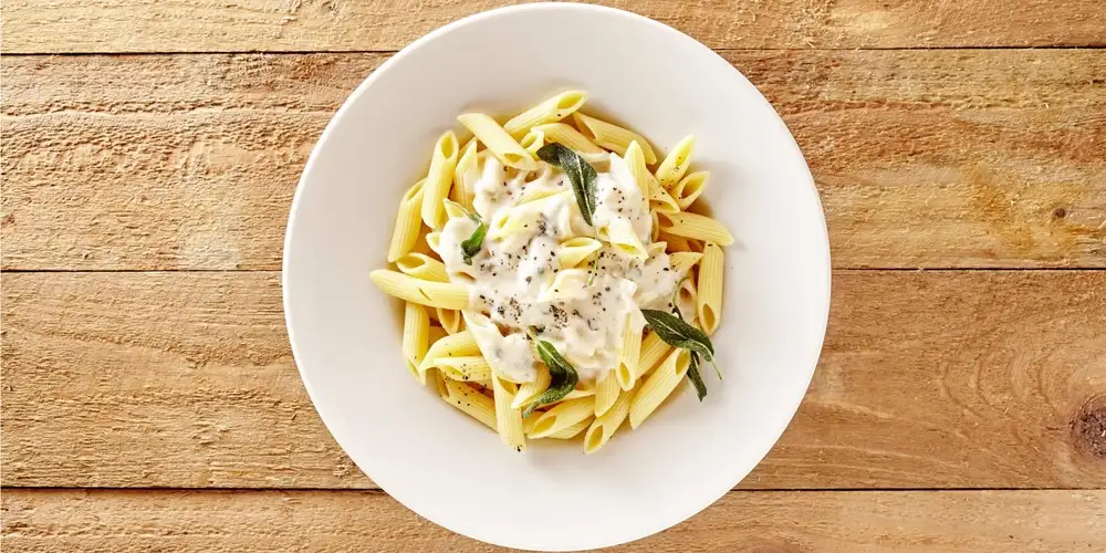 Pasta in cremiger Parmesansauce mit Spitzkohl - Rezept | FoodPal