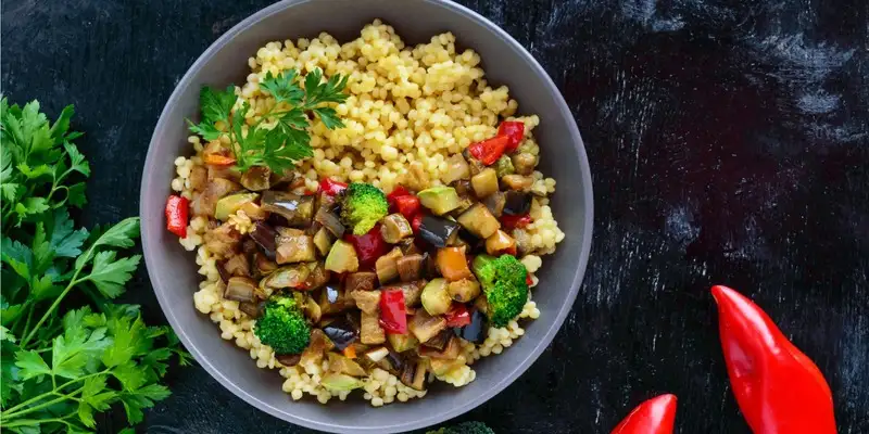 Couscous com legumes e harissa