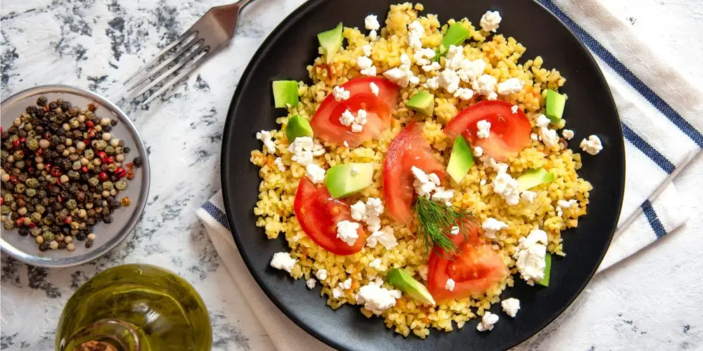 Bulgur avocado salad with feta cheese and mint - recipe | FoodPal