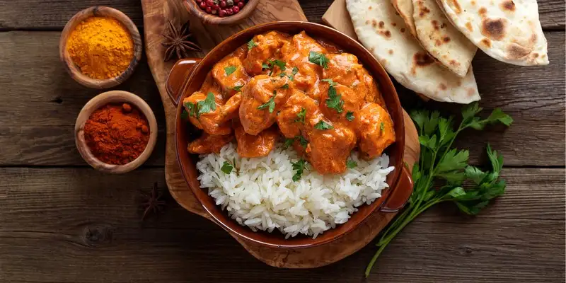 Pollo al curry con cacahuetes