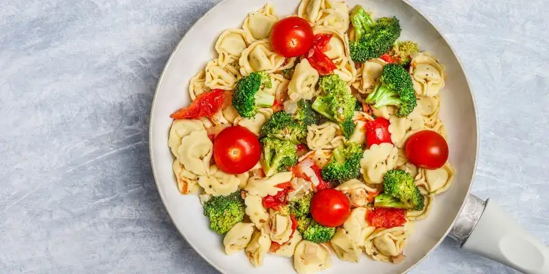 Insalata di tortellini alla mediterranea