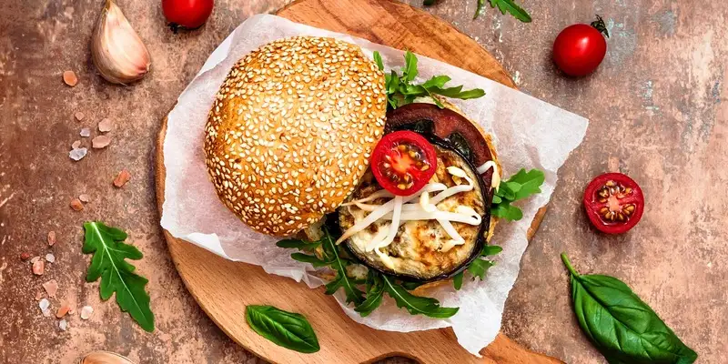 Avocado-Auberginen-Tomaten-Burger