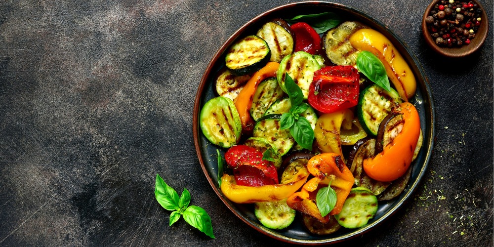 Légumes méditerranéens au four avec yogourt et sauce tomate recette FoodPal