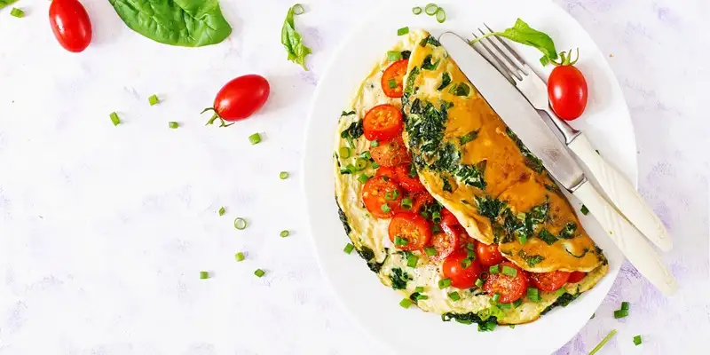Omelet with bell bell pepper and spring onion