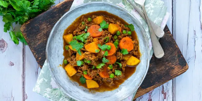 Curry con carne macinata e cavolo