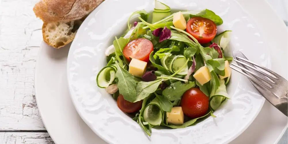 Quick cheese salad - recipe | FoodPal