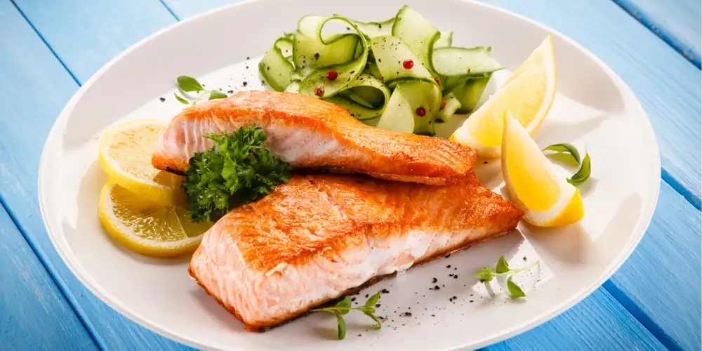 Cucumber ragout with salmon - recipe | FoodPal