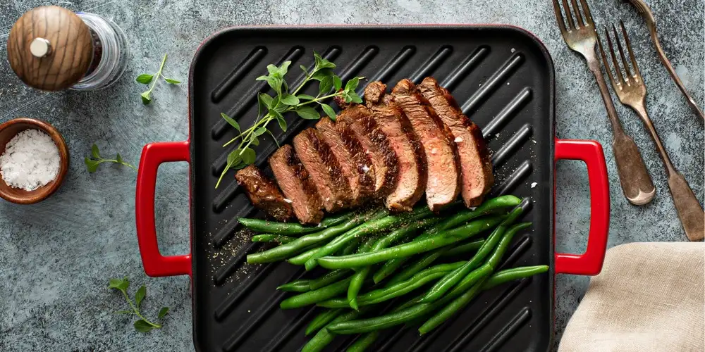 Glazed pork chops with beans - recipe | FoodPal