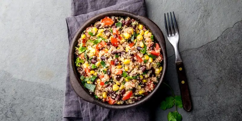 Salada mexicana com carne picada