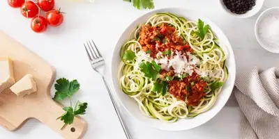 Zucchini spaghetti with fresh tomato sauce