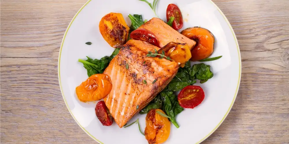Salmon with oven vegetables and feta cheese - recipe | FoodPal