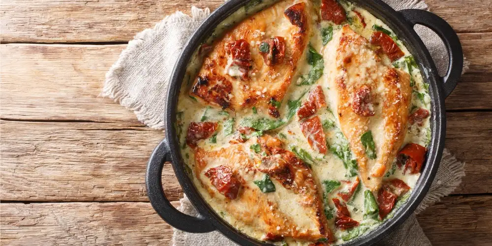 Chicken breast in cream cheese sauce with vegetables - recipe | FoodPal