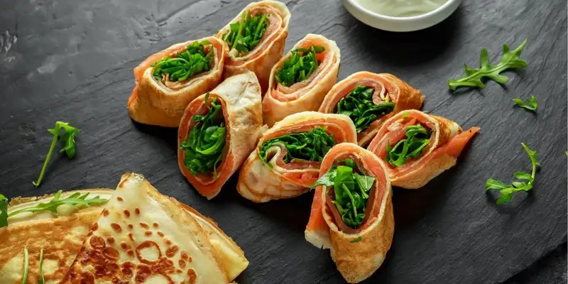 Wrap di uova con avocado e salmone