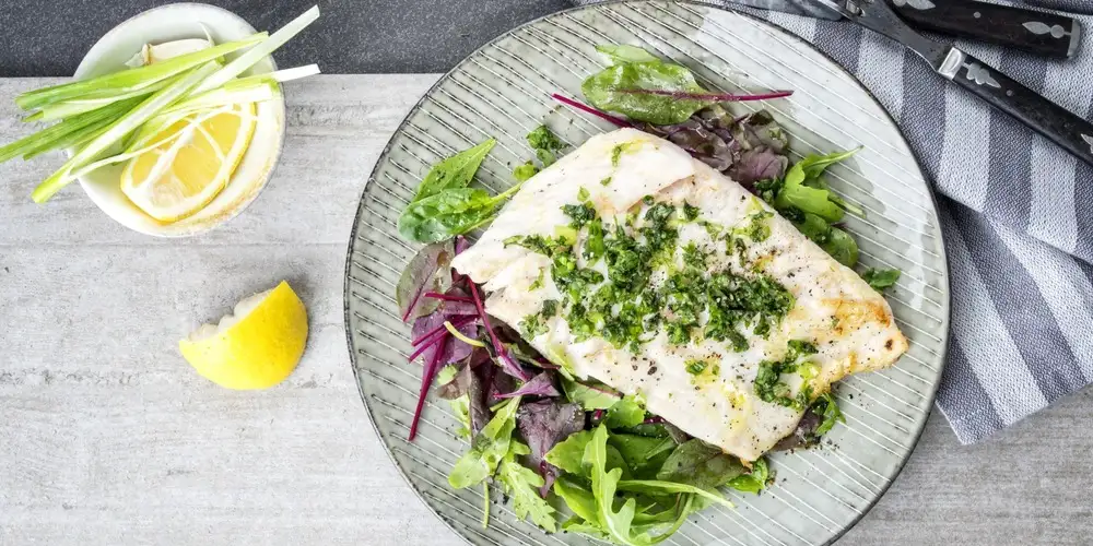 Pollock in coconut-lime sauce with spinach - recipe | FoodPal