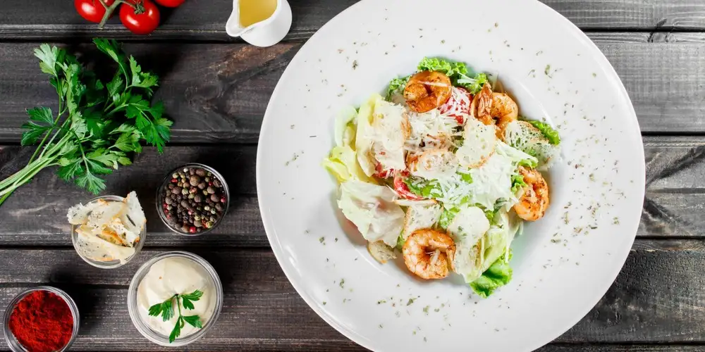 Shrimp salad with parmesan - recipe | FoodPal