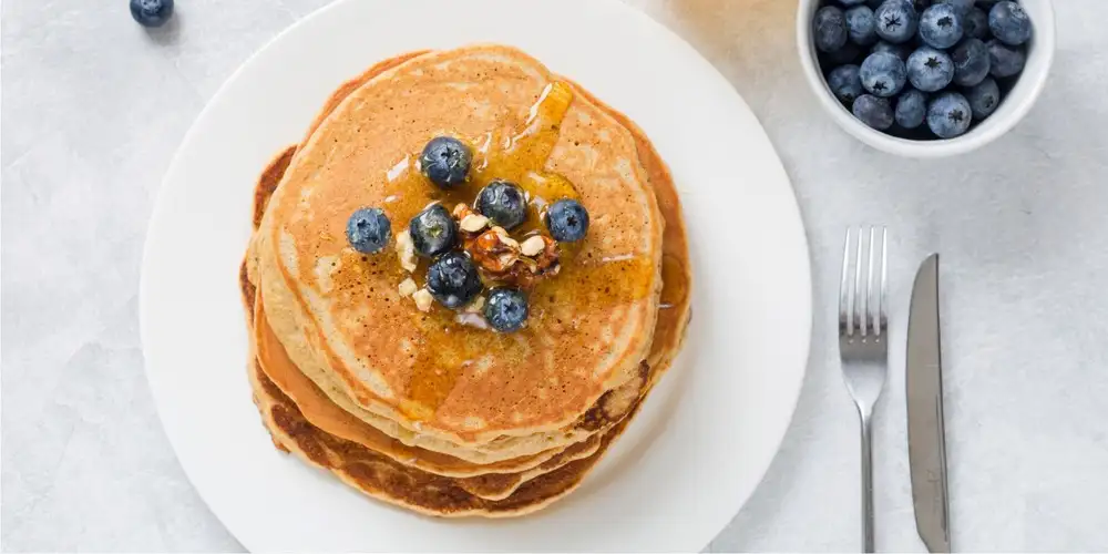 Cream cheese pancakes with blueberries - recipe | FoodPal