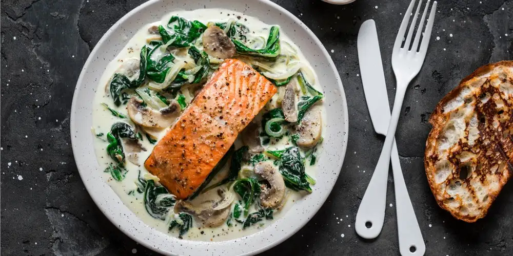 Fish fillet with mushrooms and feta - recipe | FoodPal