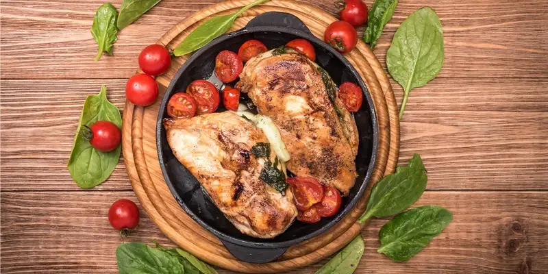 Petto di pollo con verdure e mozzarella