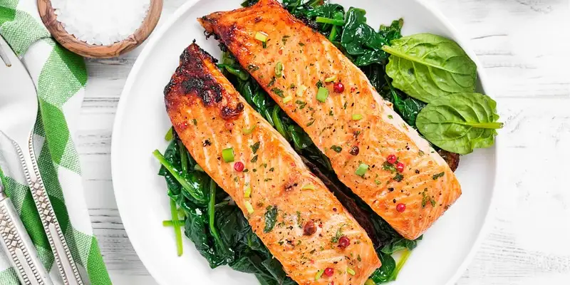 Abadejo en capa de coco de lima con espinacas