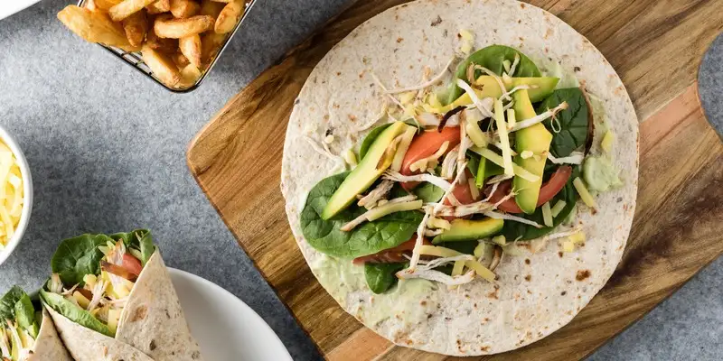 Wrap di pollo all'avocado
