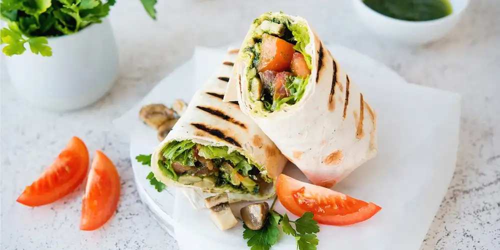 Wrap with spicy tofu and vegetables - recipe | FoodPal
