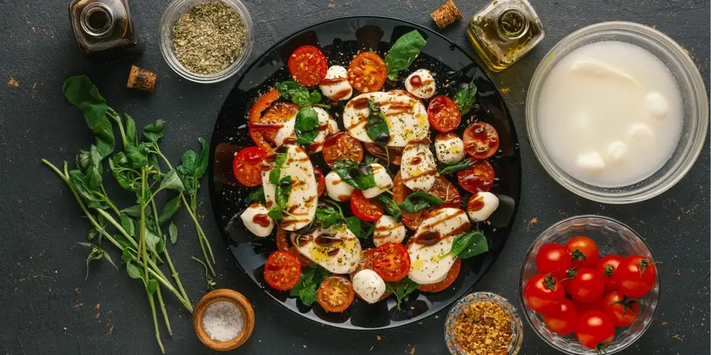 Tomato and mozzarella salad with avocado - recipe | FoodPal