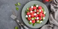Feta-Wassermelonen-Salat mit grünem Spargel