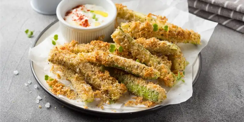 Barquettes de courgettes gratinées en croûte de noix et de fromage