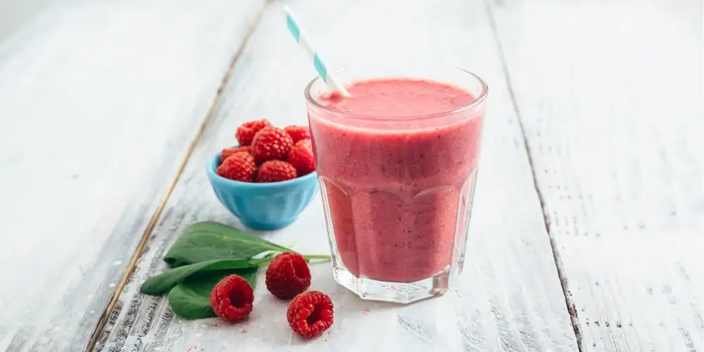 Raspberry smoothie with almond paste and cinnamon - recipe | FoodPal