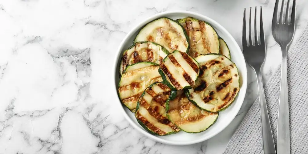 Zucchini chips with parmesan cheese - recipe | FoodPal