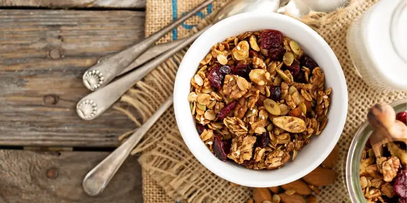 Rápido paleo muesli com leite de coco