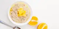 Frühstücksbrei mit Zimt und Orange