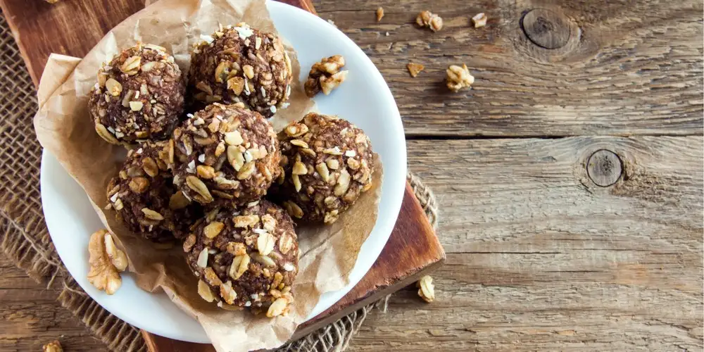 Almond energy balls - recipe | FoodPal