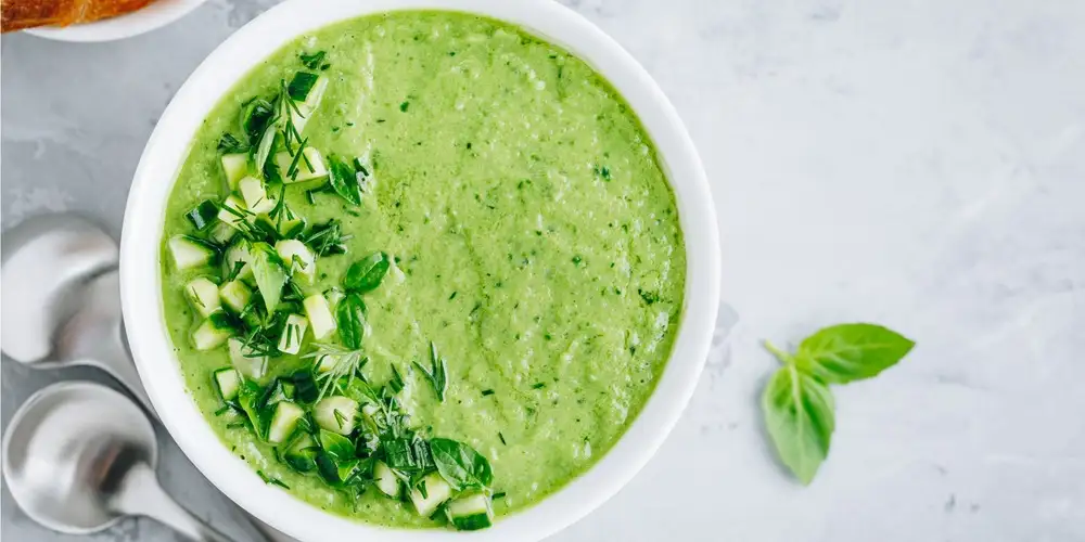 Gekühlte Joghurt-Gurkensuppe mit Dill - Rezept | FoodPal Gekühlte Joghurt-Gurkensuppe mit Dill - Rezept | FoodPal