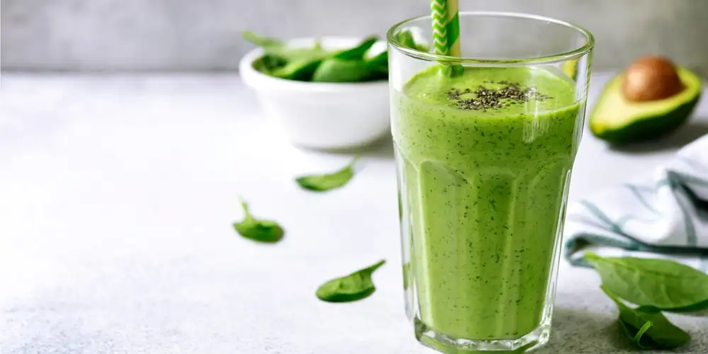 Avocado spinach smoothie with chia seeds - recipe | FoodPal