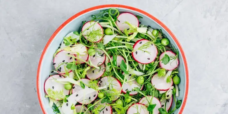 Insalata di ravanelli con cipollotti