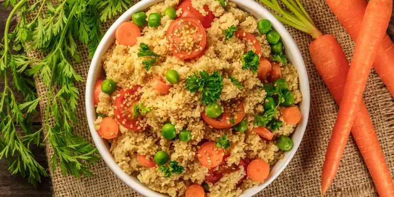 Couscous con verdure, harissa e tofu