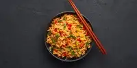 Gebratener Reis mit Asiagemüse und Tofu
