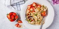 Quinoa-Porridge mit Erdbeeren