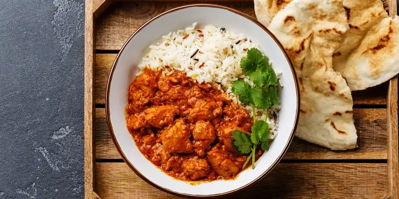 Insalata di pollo tailandese con riso